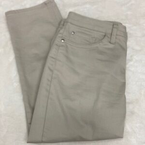 Lee Riders Midrise Capris Size 8